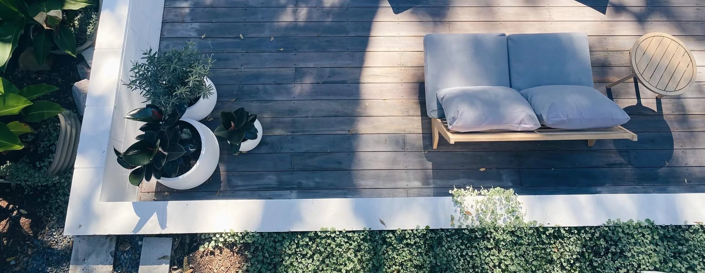 Outdoor lounge